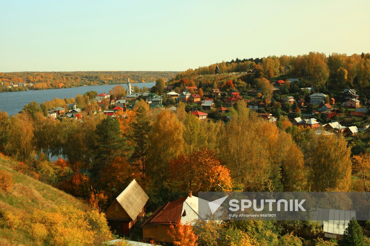 Levitan Hill seen from Sobornaya Hill in Plyos