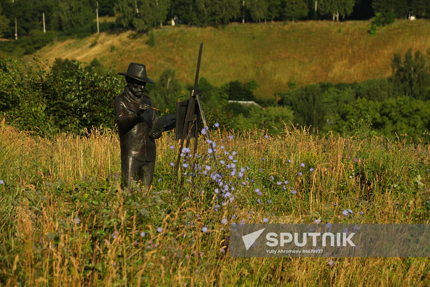 Statue of artist Isaac Levitan in Plyos
