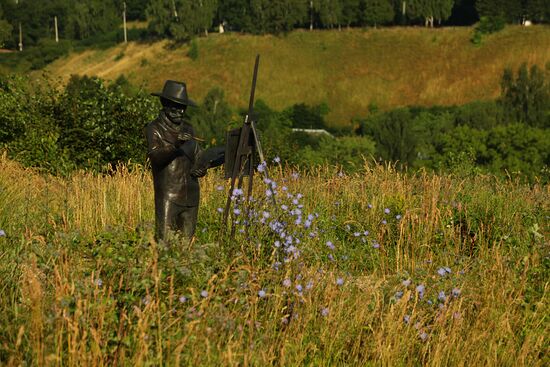 Statue of artist Isaac Levitan in Plyos