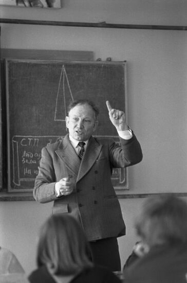 Mathematics as taught by Viktor Shatalov