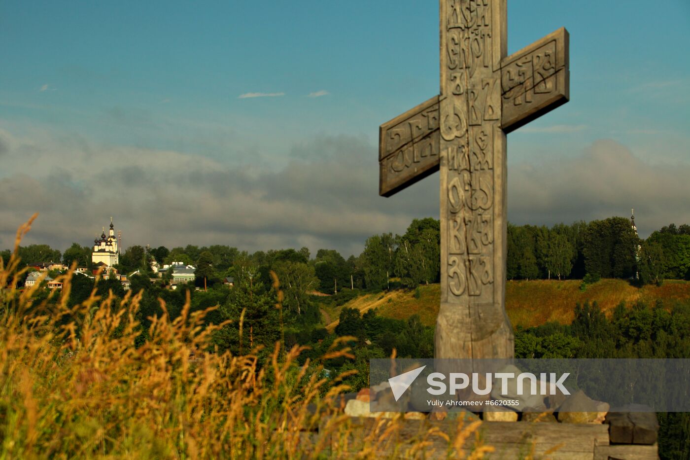 Adoration cross in Plyos