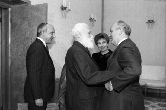 Mikhail Gorbachev and Svetoslav Roerich