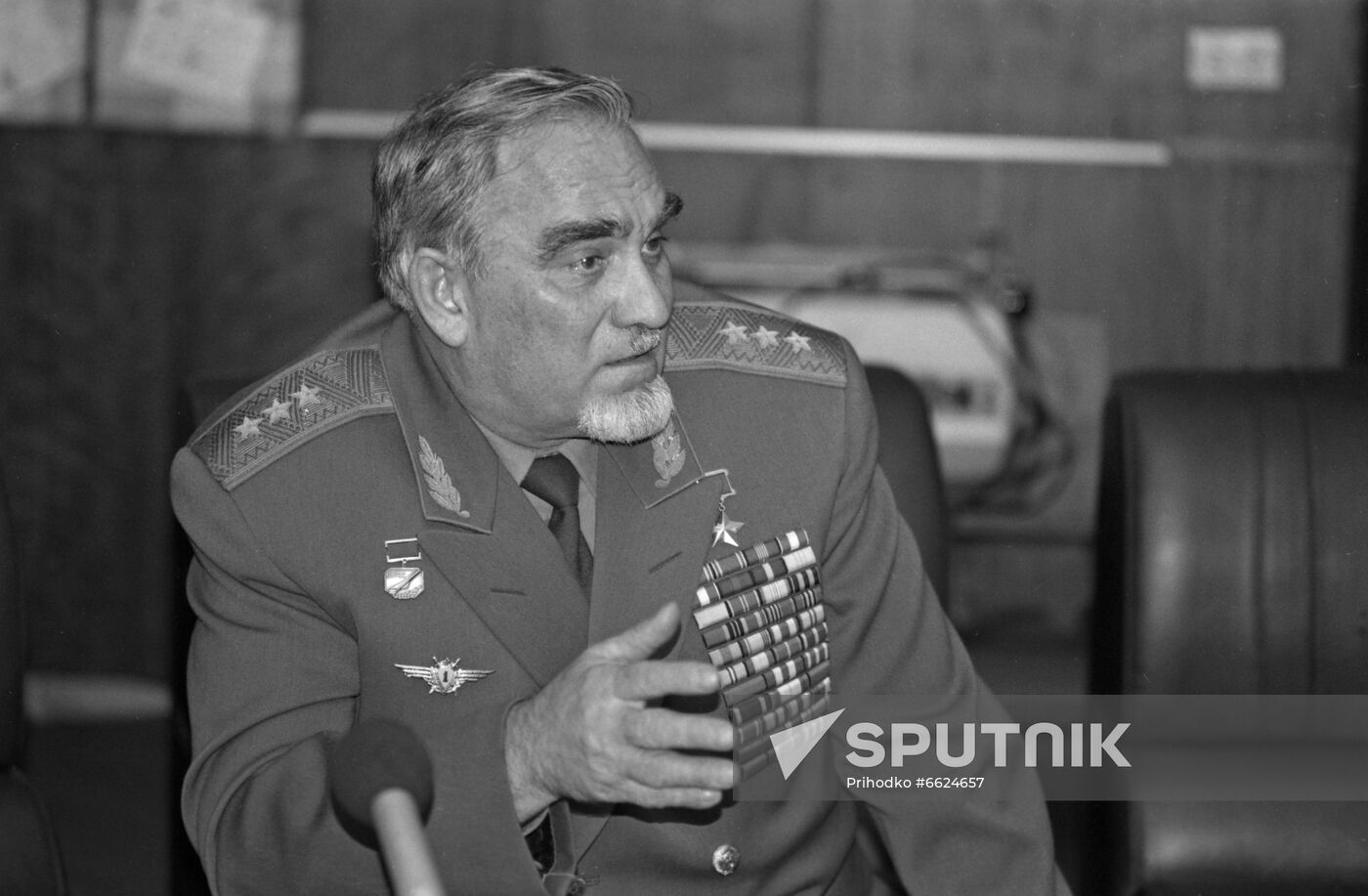Briefing on 15th anniversary of 1973 Arab-Israeli War