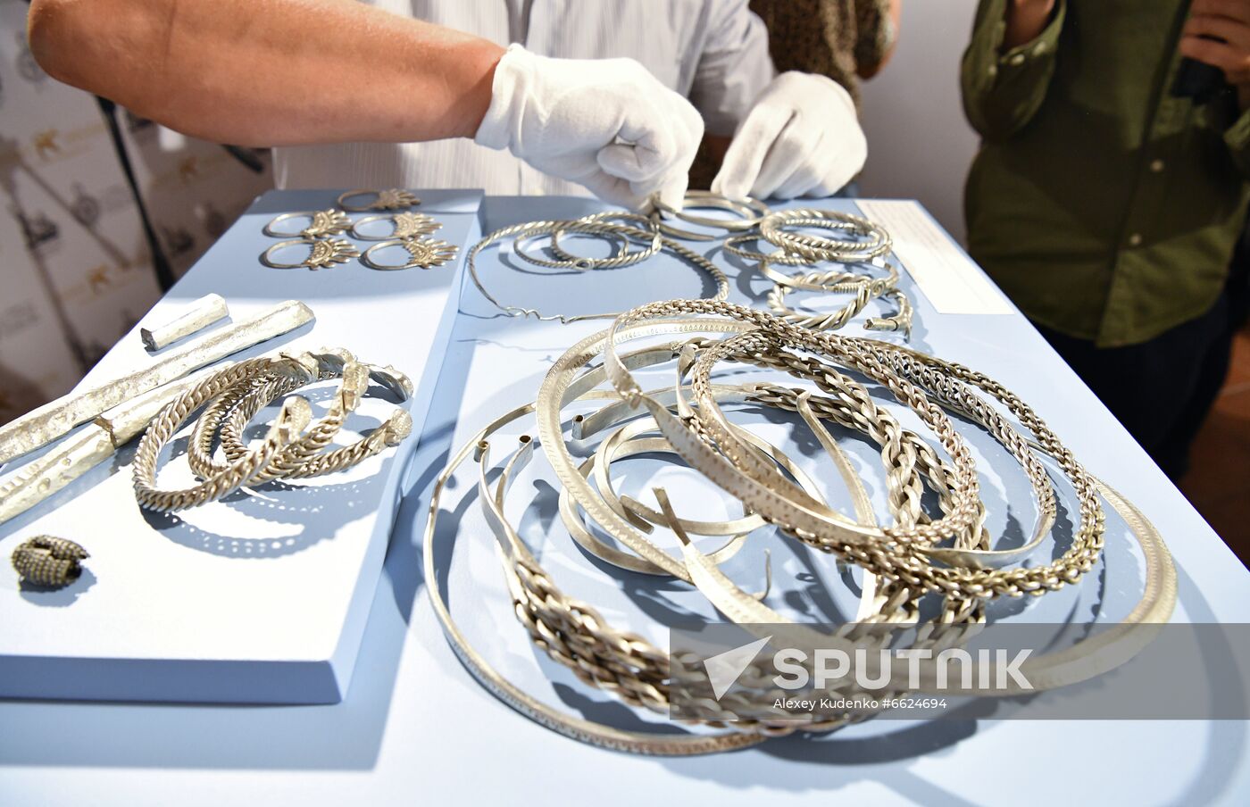 Presentation of artifacts 2021 Archeological Pearls