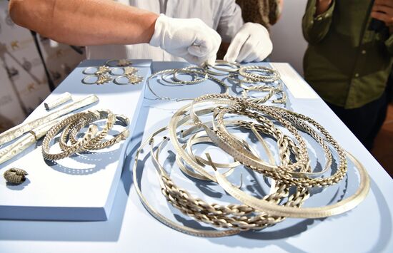 Presentation of artifacts 2021 Archeological Pearls
