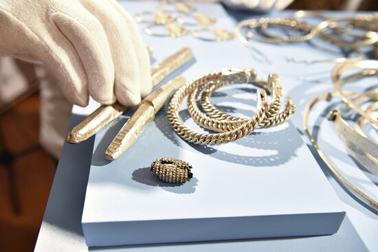 Presentation of artifacts 2021 Archeological Pearls