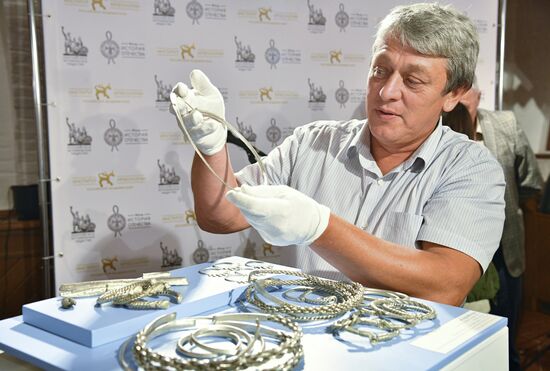 Presentation of artifacts 2021 Archeological Pearls