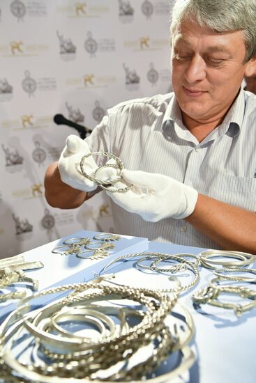 Presentation of artifacts 2021 Archeological Pearls