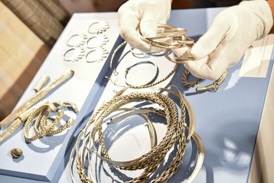 Presentation of artifacts 2021 Archeological Pearls