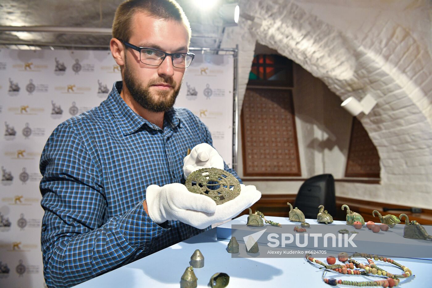 Presentation of artifacts 2021 Archeological Pearls