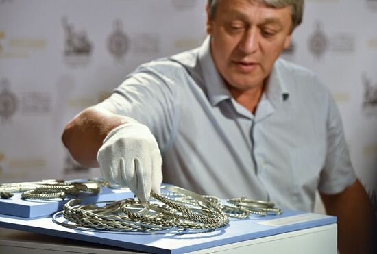 Presentation of artifacts 2021 Archeological Pearls