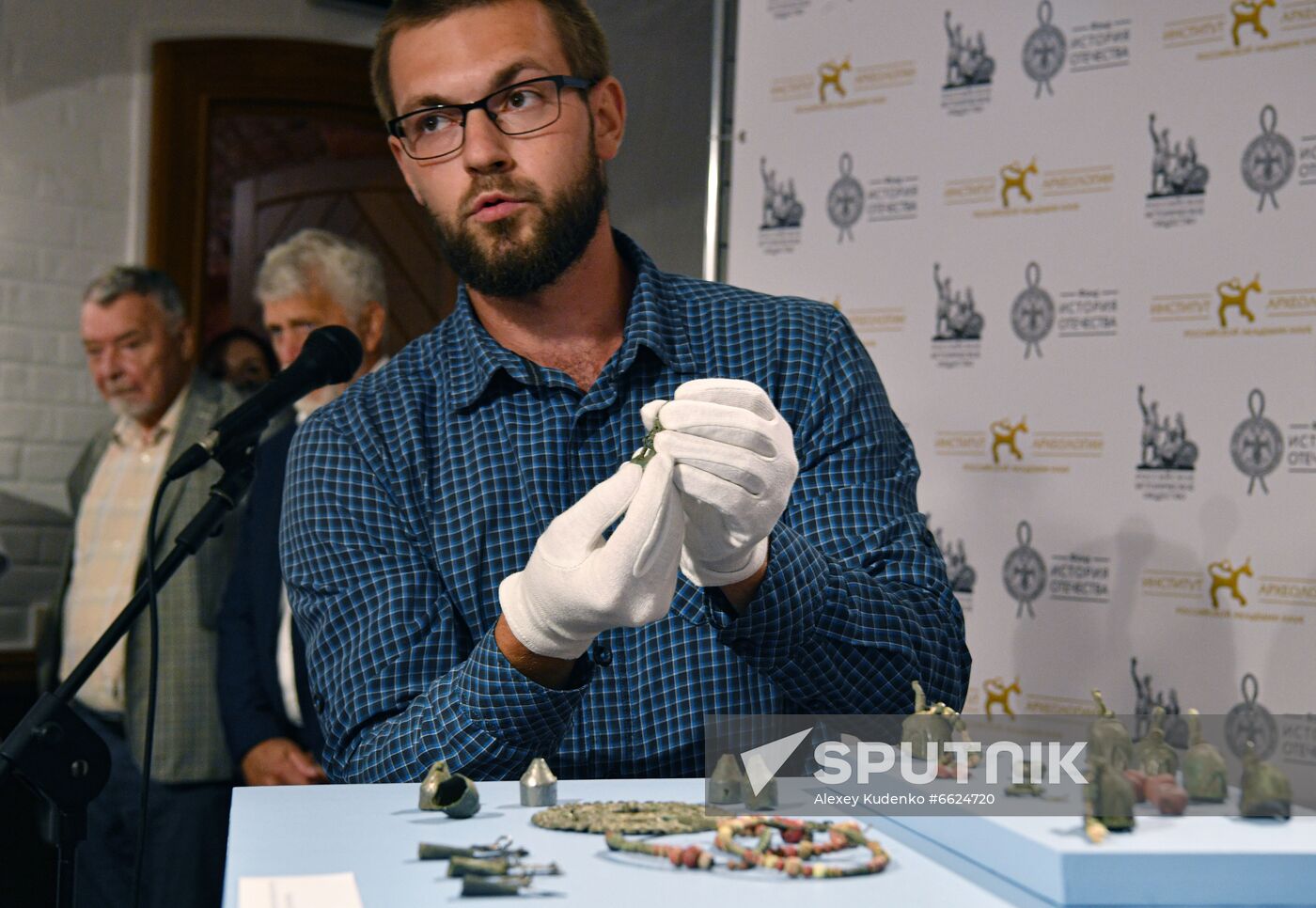 Presentation of artifacts 2021 Archeological Pearls
