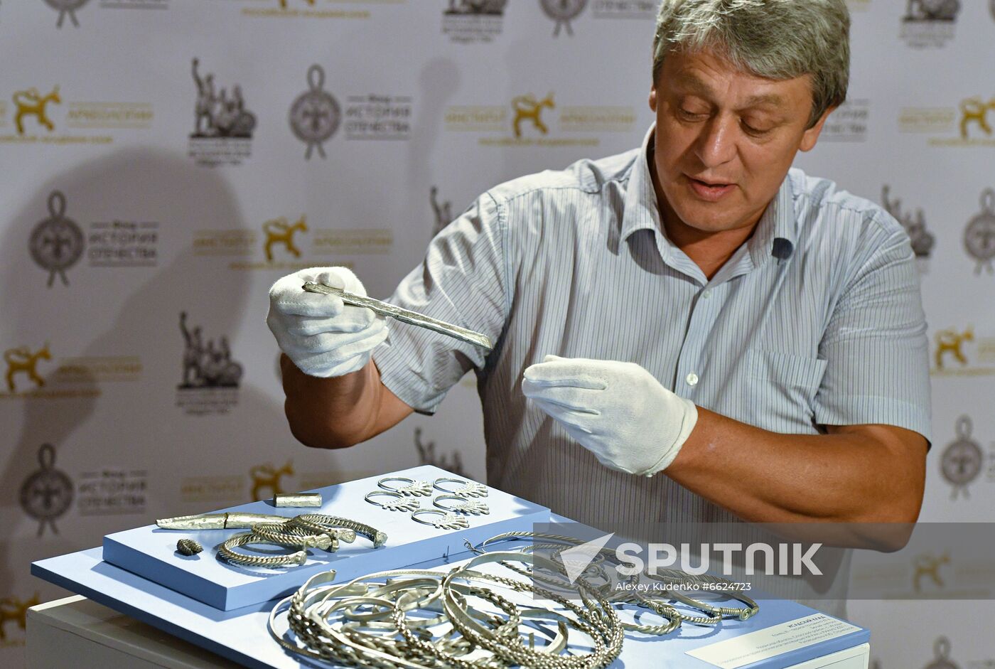 Presentation of artifacts 2021 Archeological Pearls