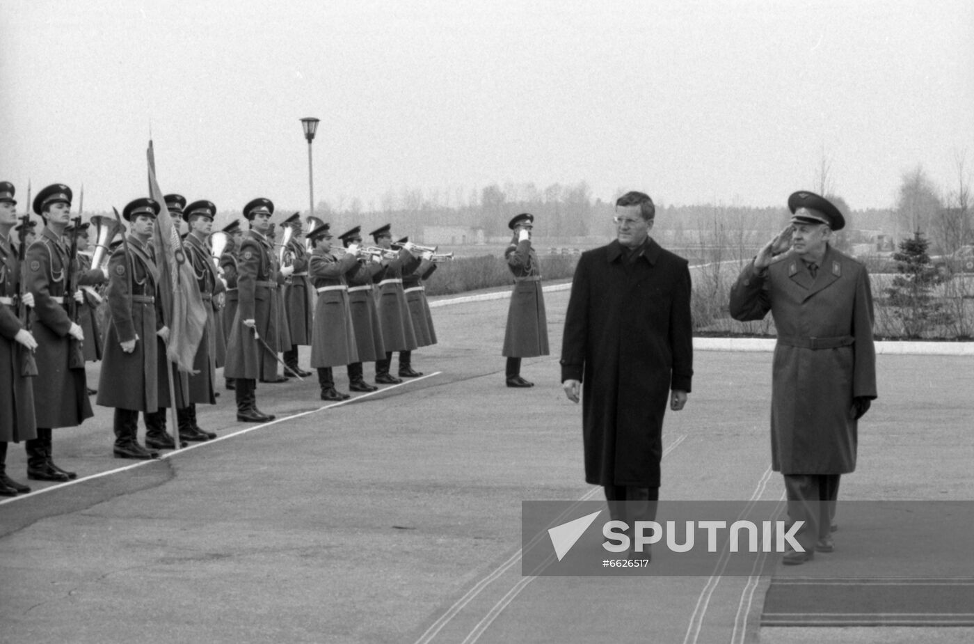 Chief of Swiss Federal Military Department Kaspar Villiger visits USSR