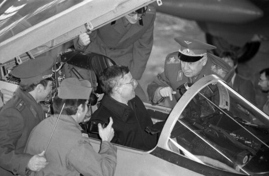Chief of Swiss Federal Military Department Kaspar Villiger visits USSR