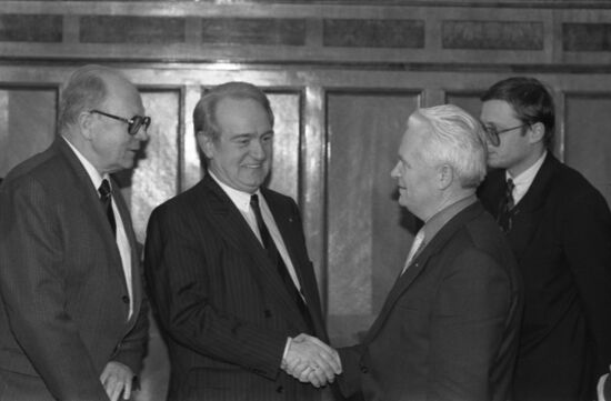 Minister President of North Rhine-Westphalia Johannes Rau visits USSR