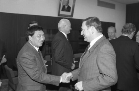 ASEAN countries' ambassadors meet with Alexander Dzasokhov