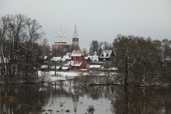 Church of the Protection of the Theotokos and Church of All Saints in Dunilovo