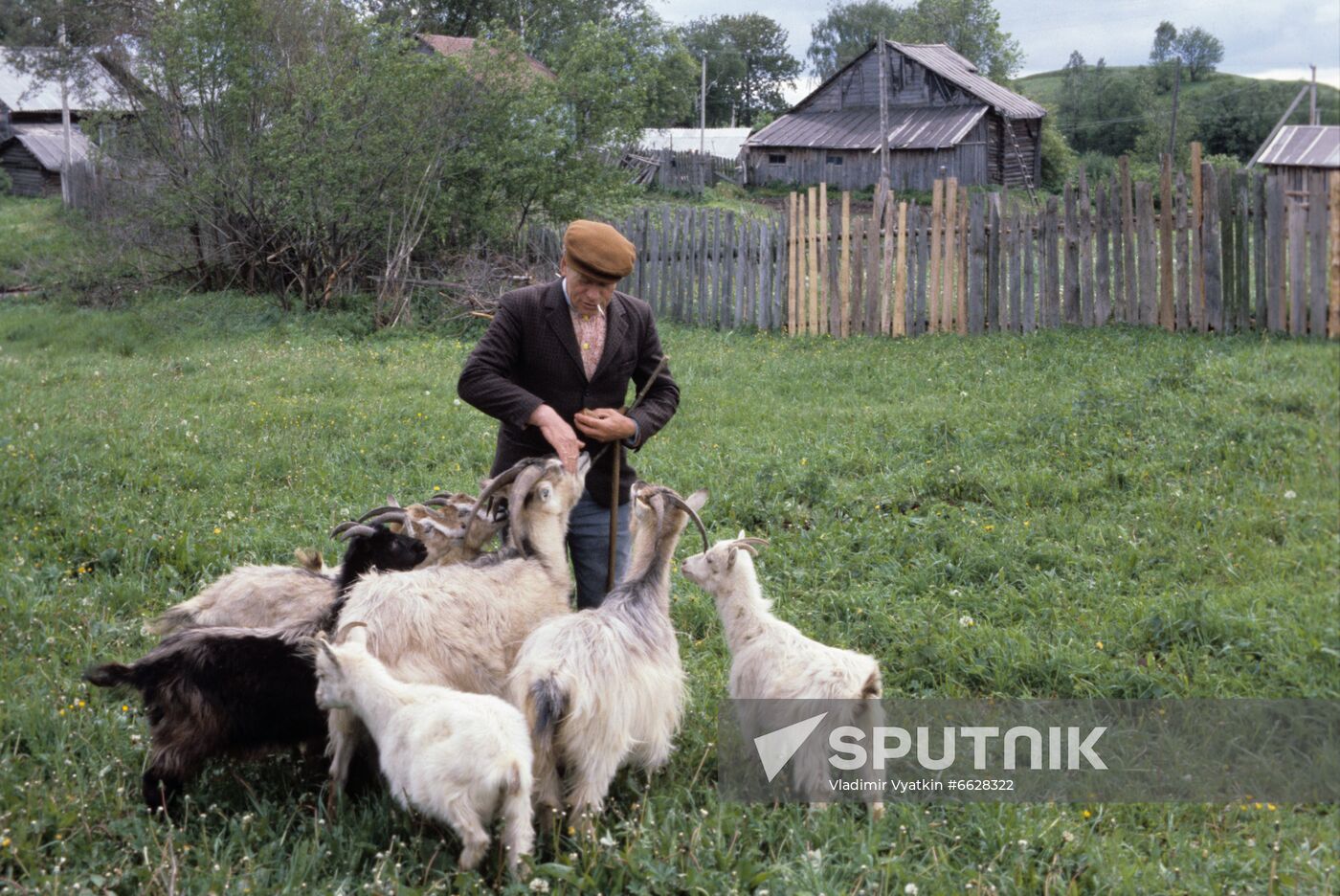 Soviet peasant poet Yevdokim Rusakov