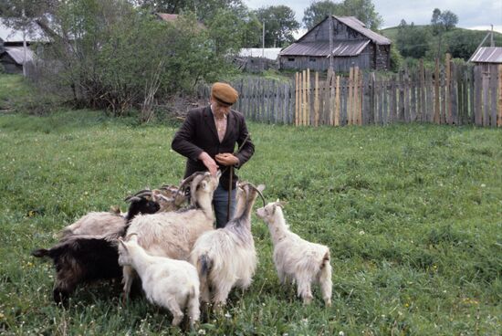 Soviet peasant poet Yevdokim Rusakov