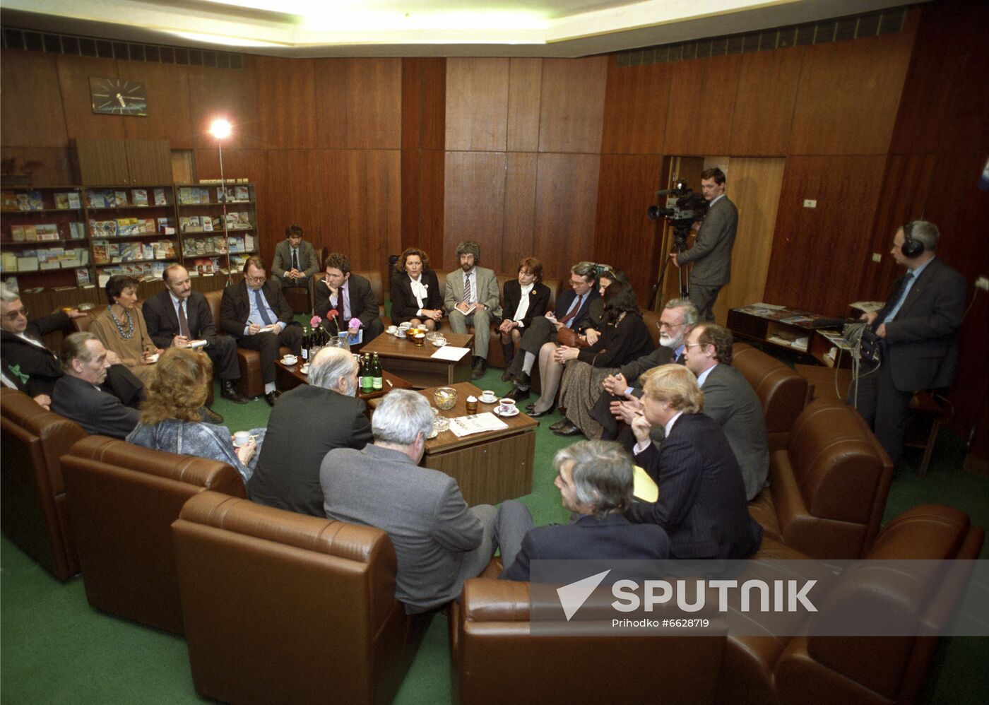 Chief editors of la Repubblica, Le Monde and El Pais visit Soviet Union