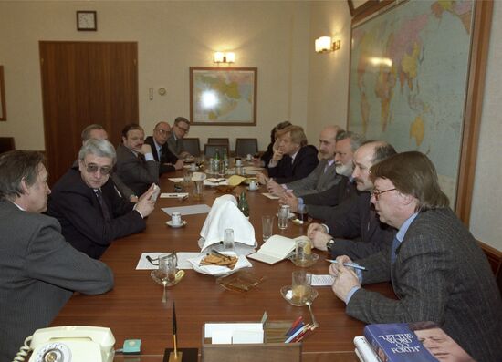 Chief editors of la Repubblica, Le Monde and El Pais visit Soviet Union