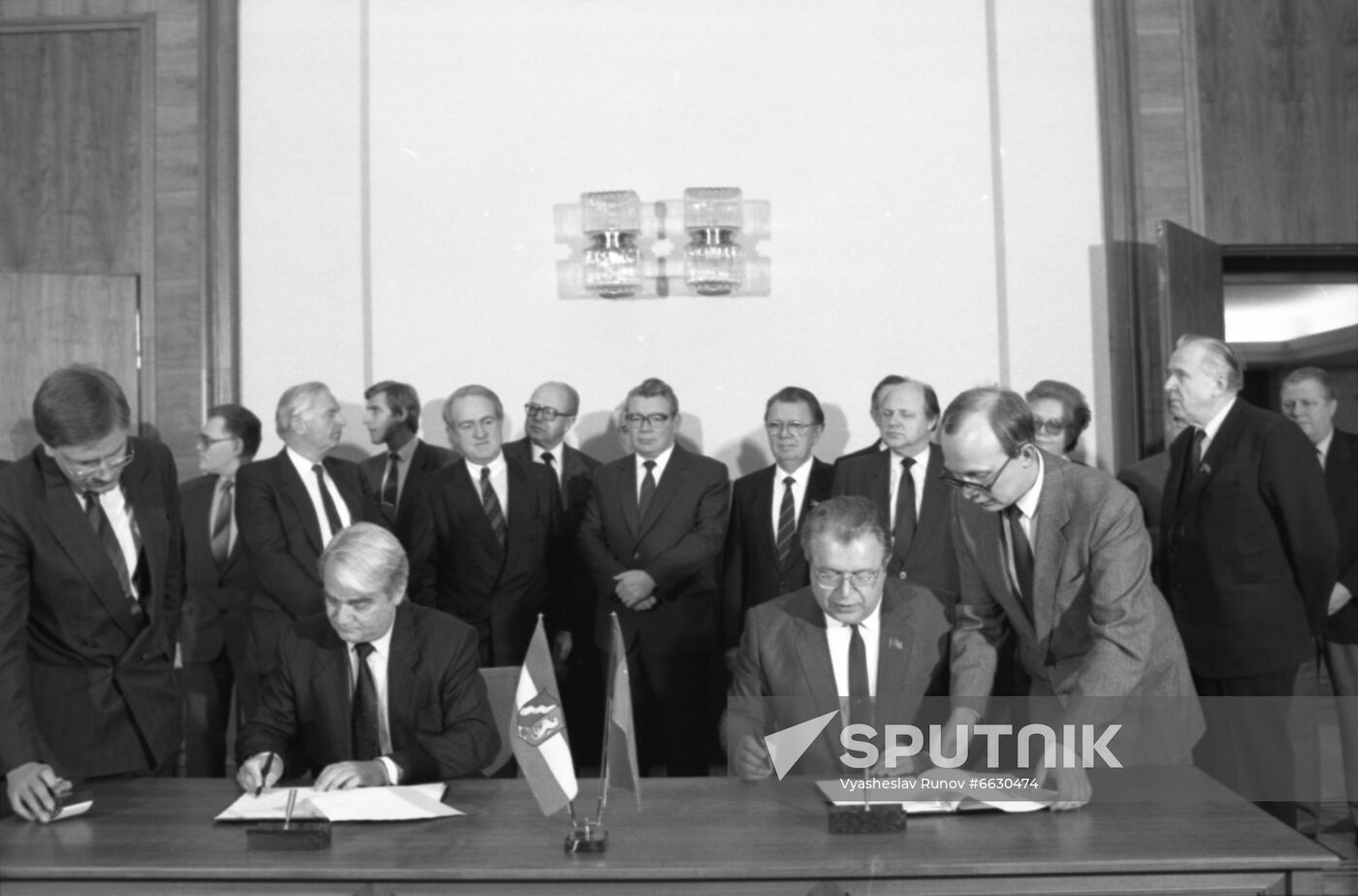 Minister President of North Rhine-Westphalia Johannes Rau visits USSR