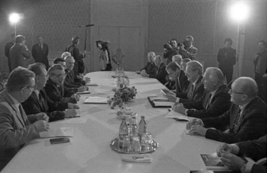 Minister President of North Rhine-Westphalia Johannes Rau visits USSR
