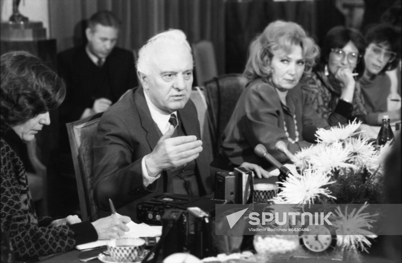 Eduard Shevarnadze at 33 Women and One Man Press Club