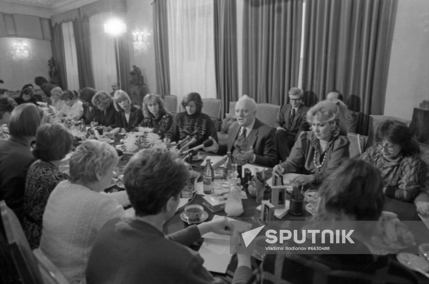 Eduard Shevarnadze at 33 Women and One Man Press Club