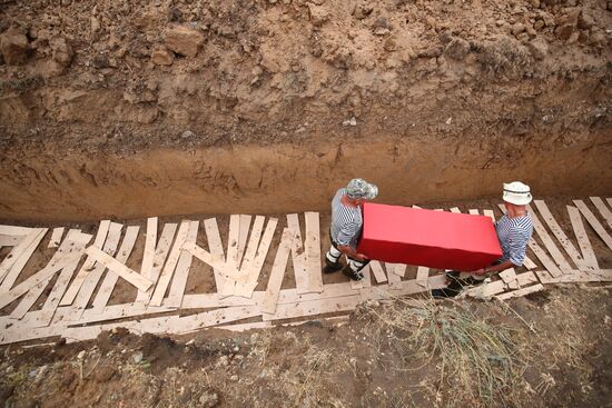 Russia WWII Soviet Soldiers Reburial