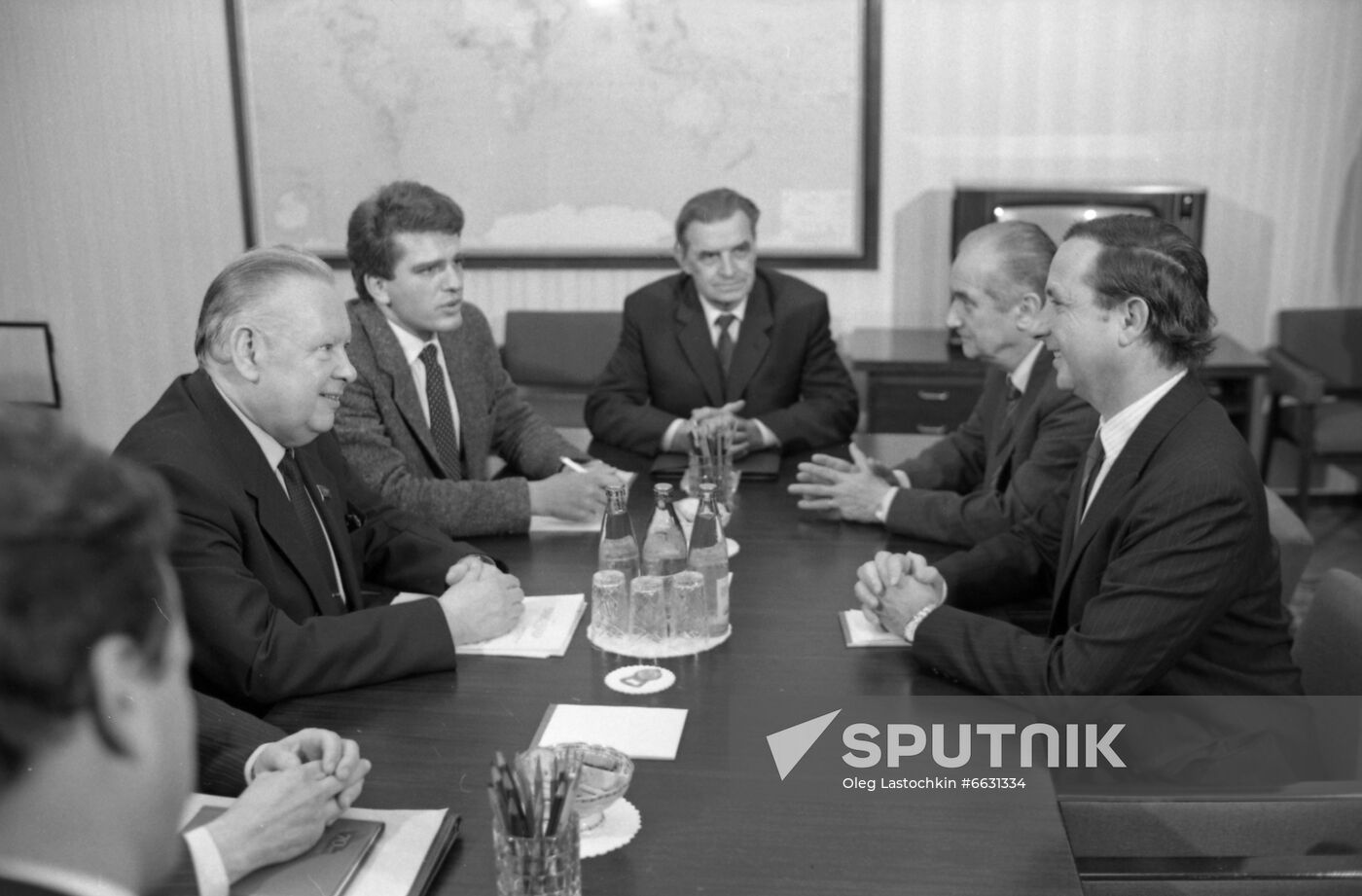 Chairman of Argentina's Committee on Defense Antonio Berhongaray visits USSR