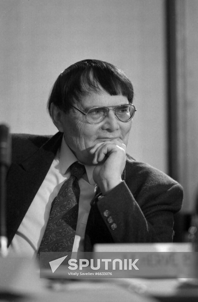 Roundtable discussion at Novosti Press Agency