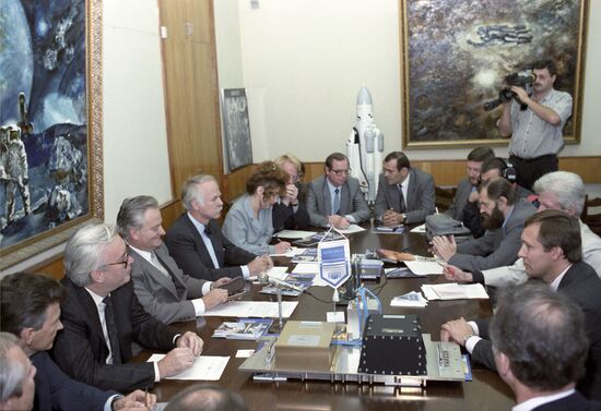 News conference at USSR Glavkosmos
