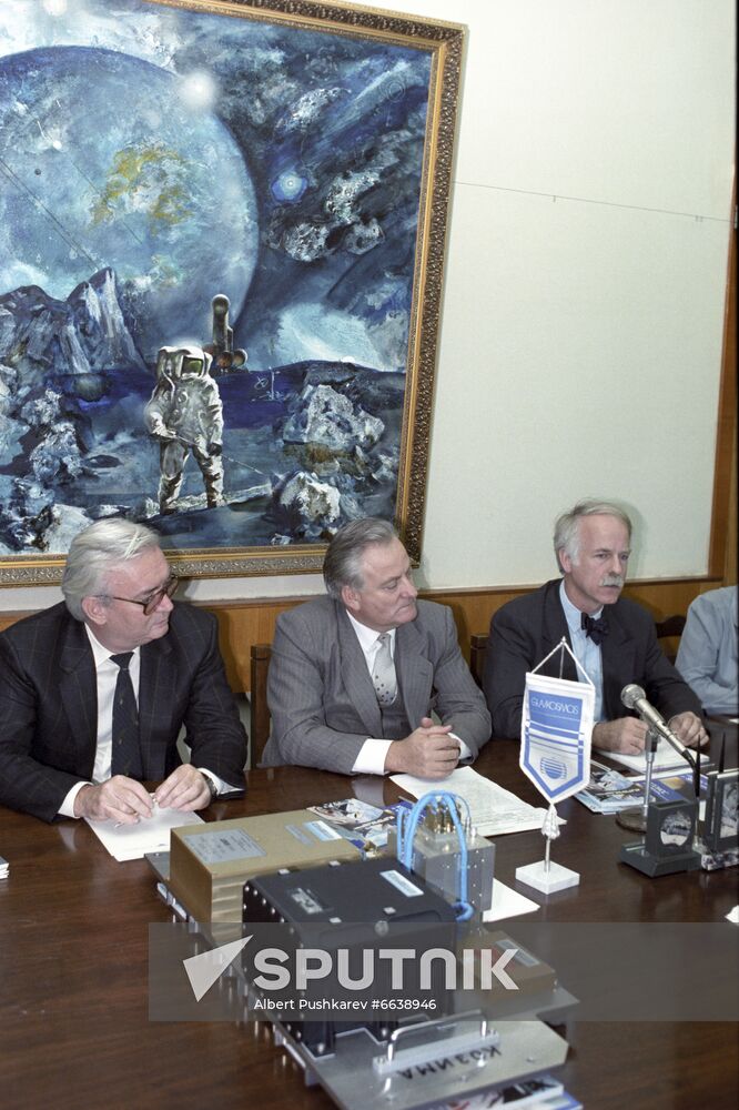 News conference at USSR Glavkosmos