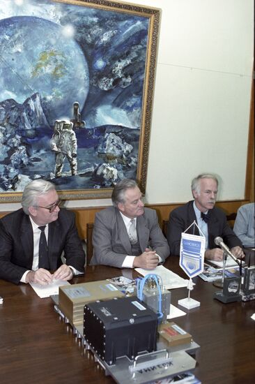 News conference at USSR Glavkosmos
