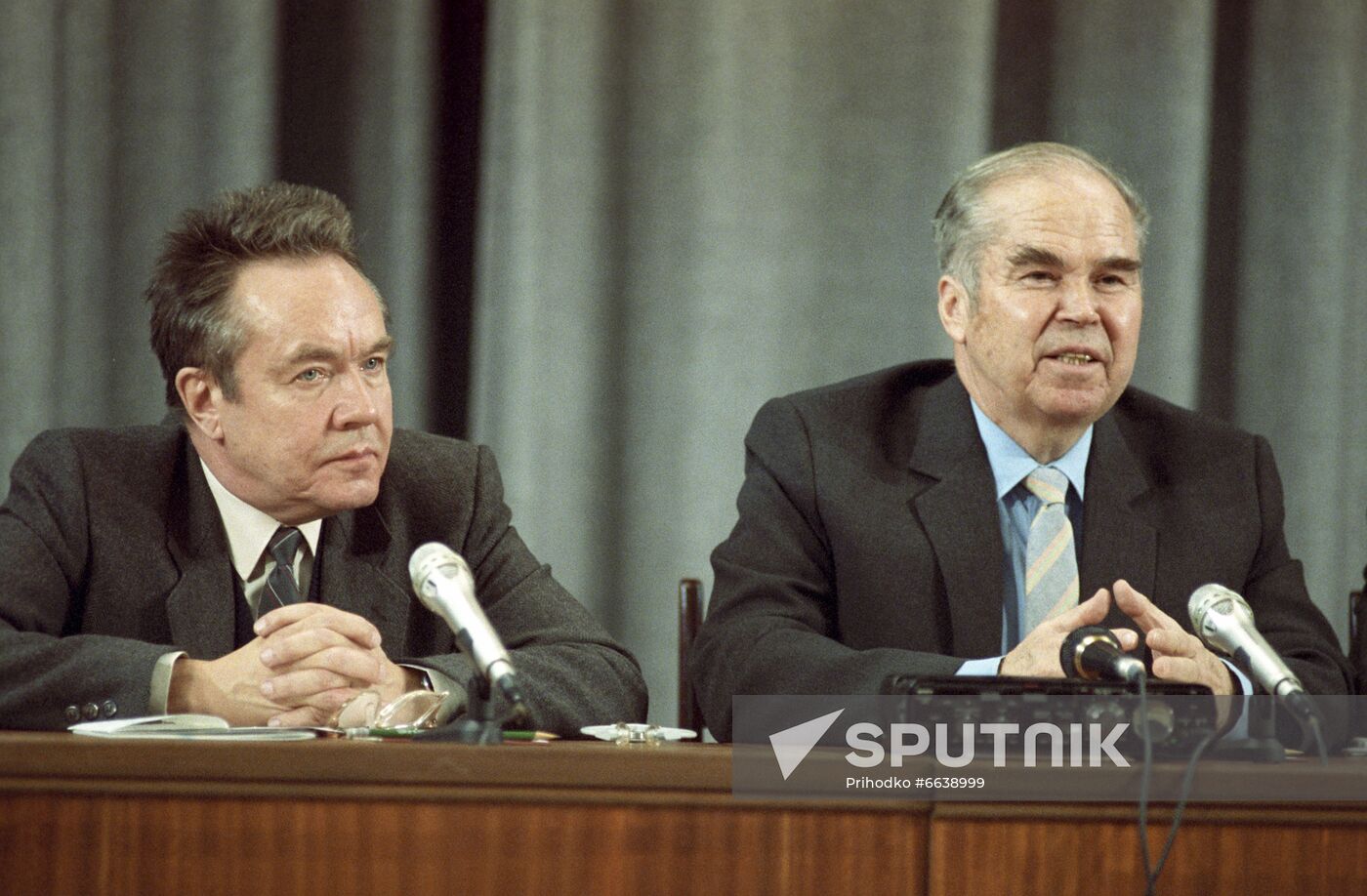 Presentation of Joseph Stalin: Triumph and Tragedy by Dmitry Volkogonov