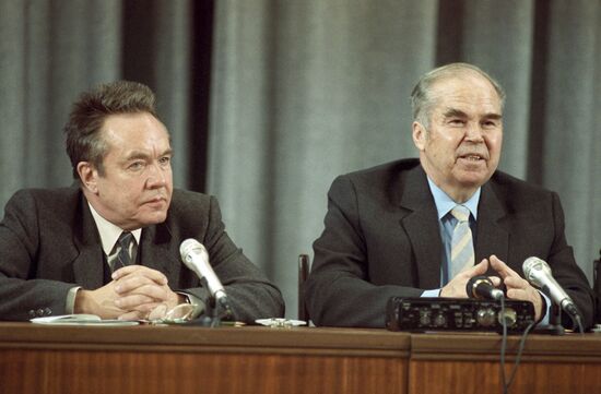 Presentation of Joseph Stalin: Triumph and Tragedy by Dmitry Volkogonov