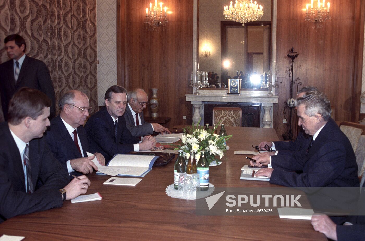 General Secretary of USSR Communist Party Mikhail Gorbachev visits Romania
