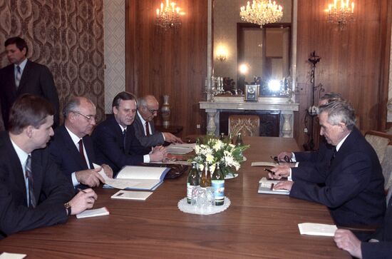 General Secretary of USSR Communist Party Mikhail Gorbachev visits Romania