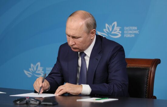 Russia Putin Eastern Economic Forum