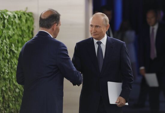 Russia Putin Eastern Economic Forum