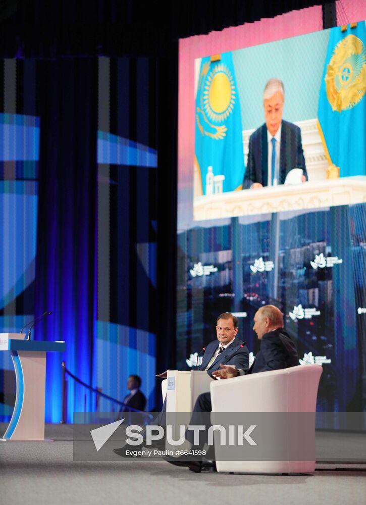Russia Putin Eastern Economic Forum