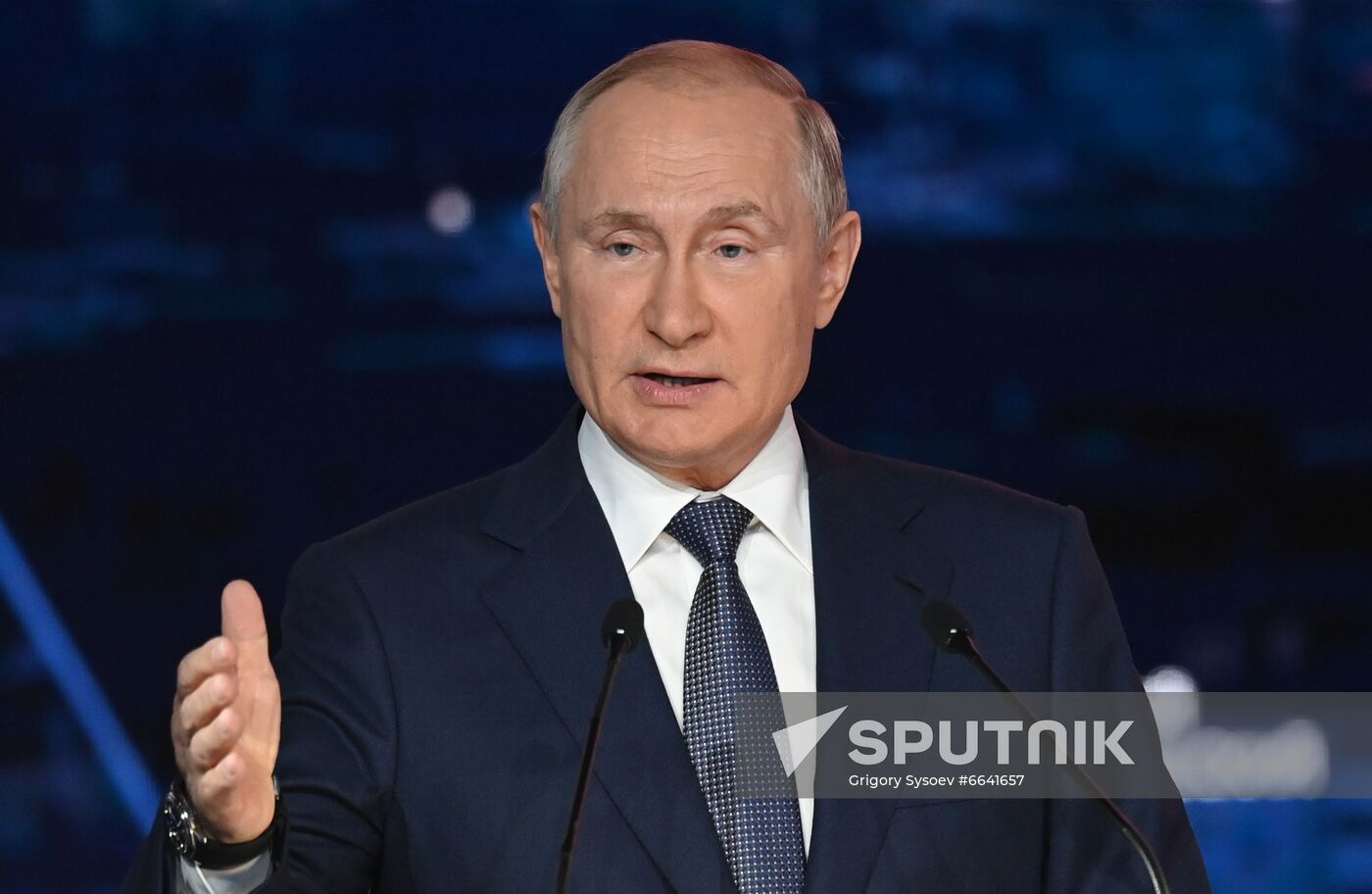 Russia Putin Eastern Economic Forum