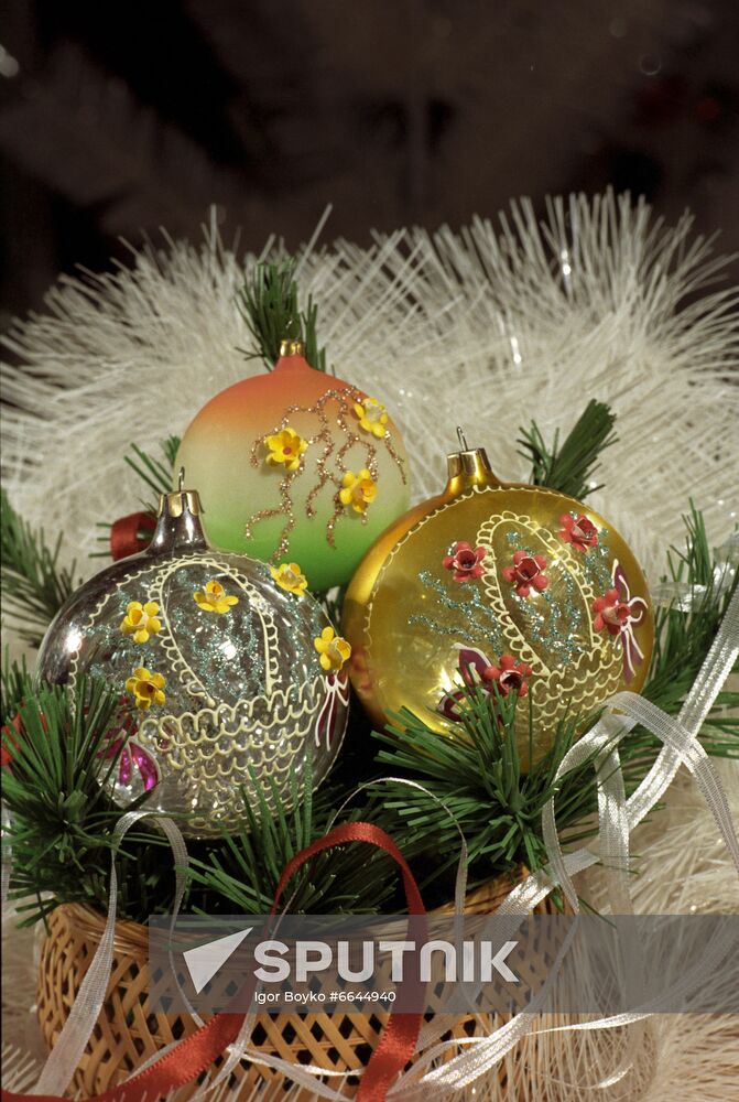 Inei Moscow Plant of New Year decorations