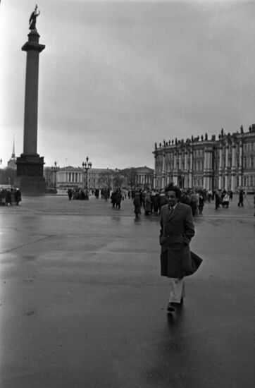 Sri Lankan minister of information and mass communications Aluwihare visits USSR
