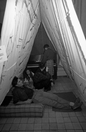 Housing exhibition by Moscow's Avant-Garde artists