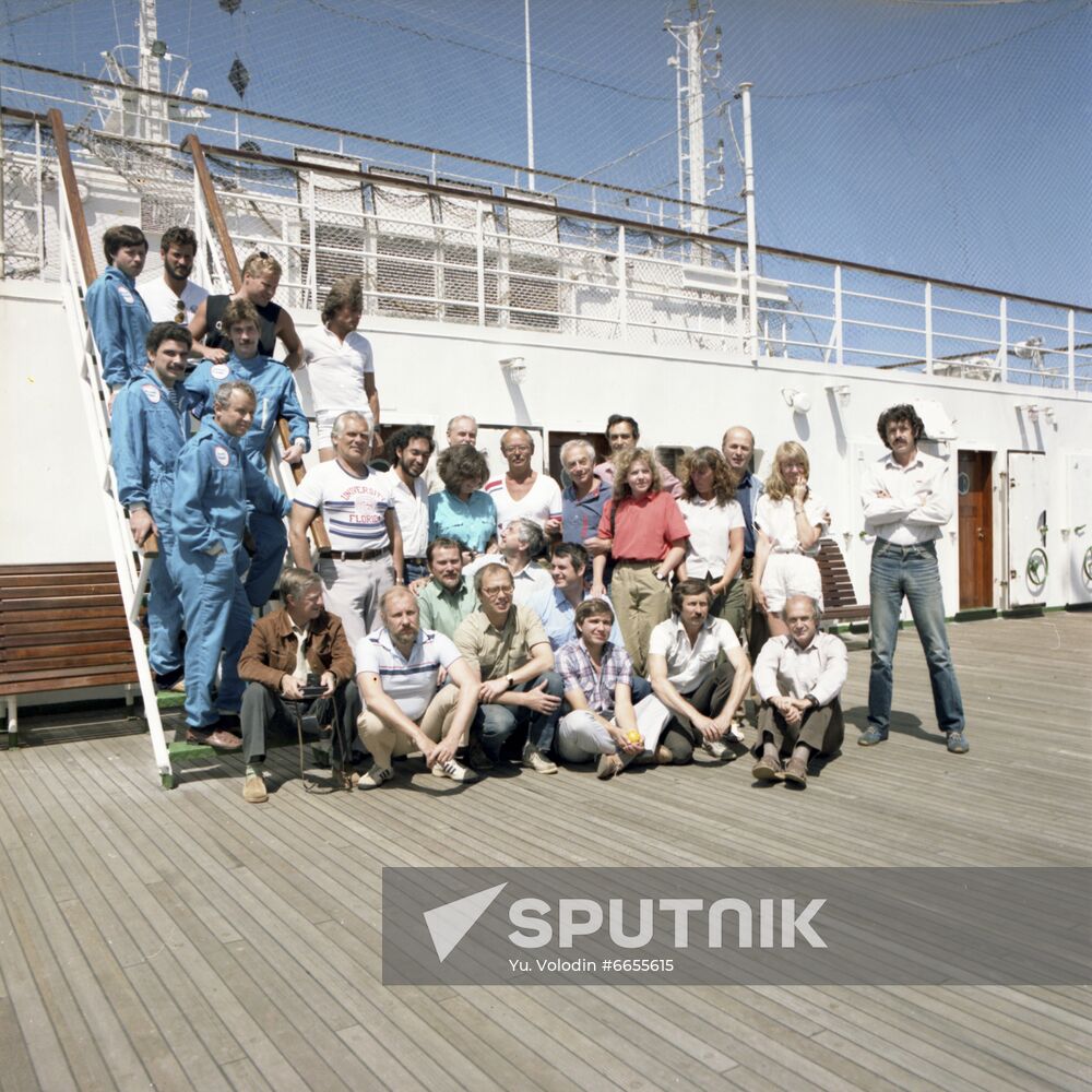 Expedition of Shirshov Oceaonology Institute