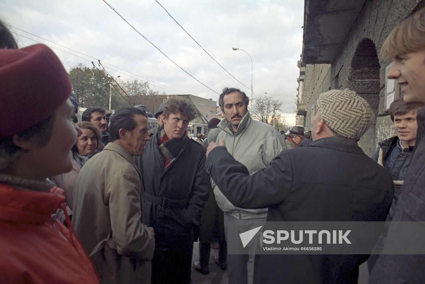 Street discussion of politics