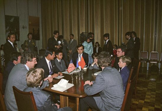 Soviet, Japanese and American schoolchildren meet in Japan